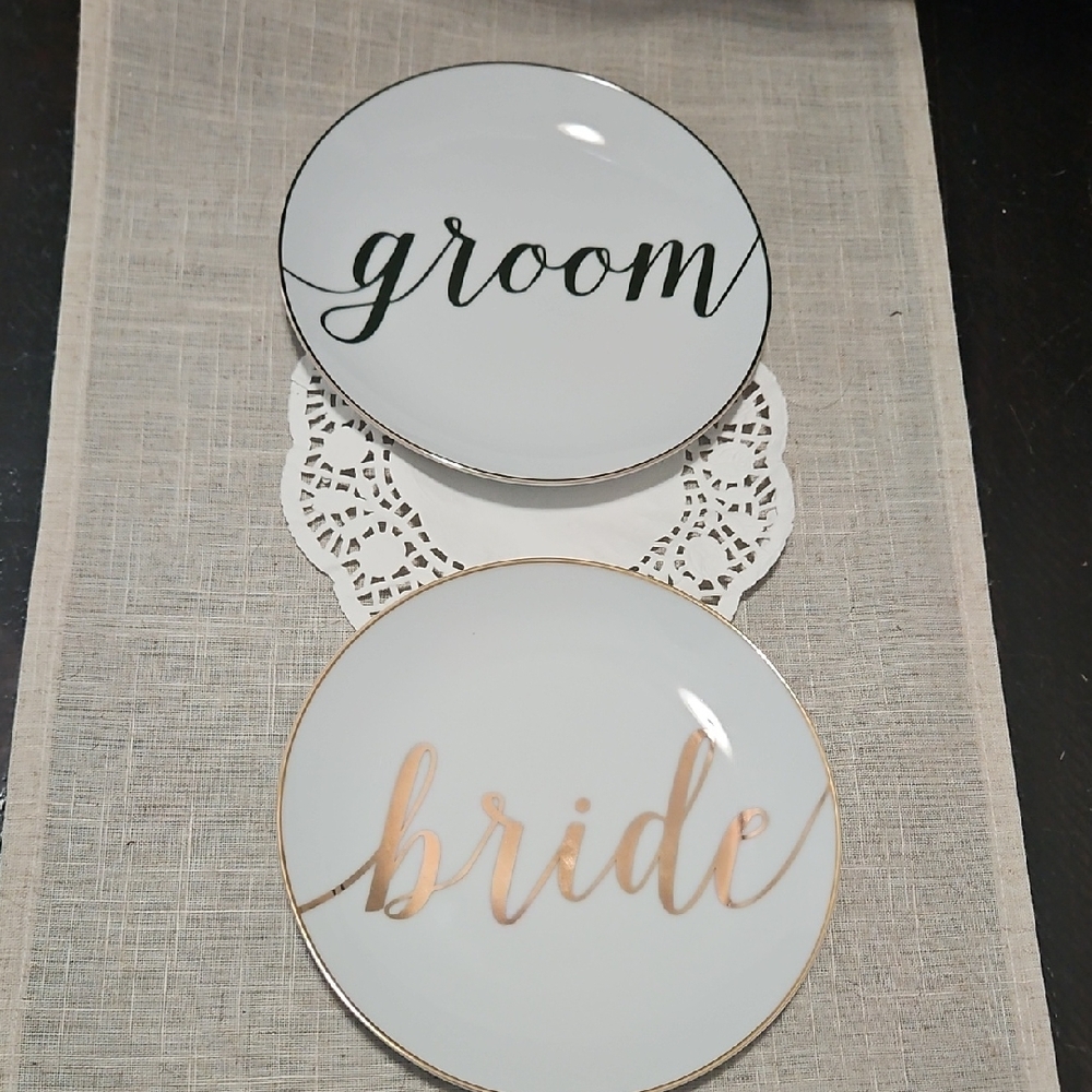 David's Bridal Elegant White Plate